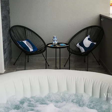 Villa Blue Oasis *